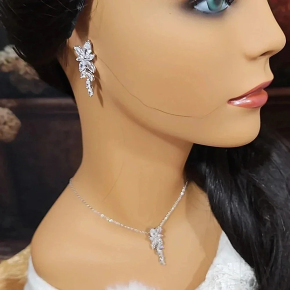 ( New Arrival ) Come Away With Me, 8pc. Wedding Tiara Ensemble - Picture 7 of 14